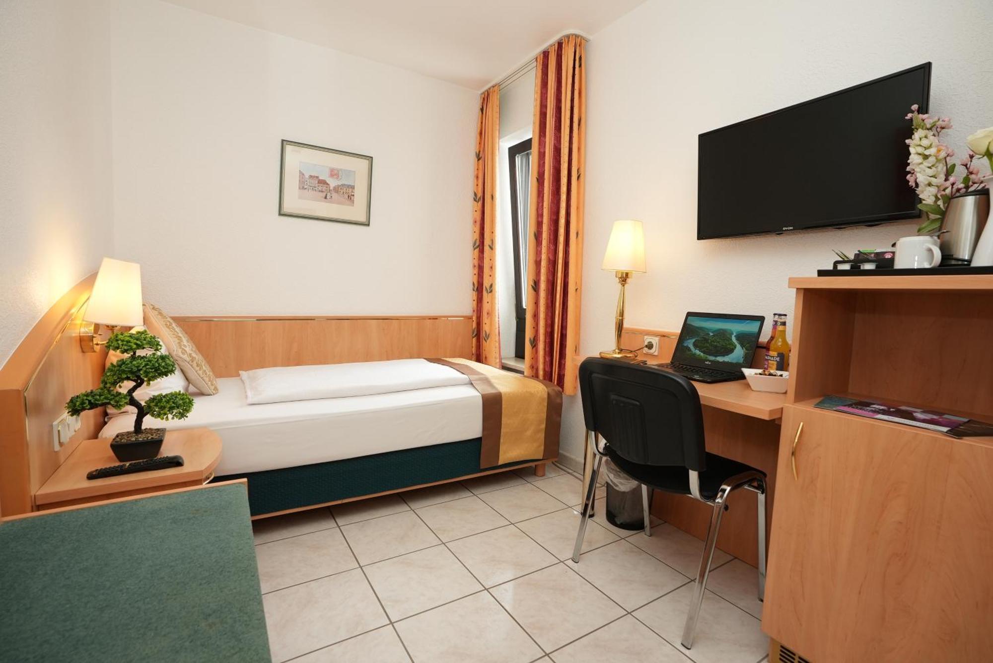 Uno Hotel Posthof Saarlouis Exterior foto